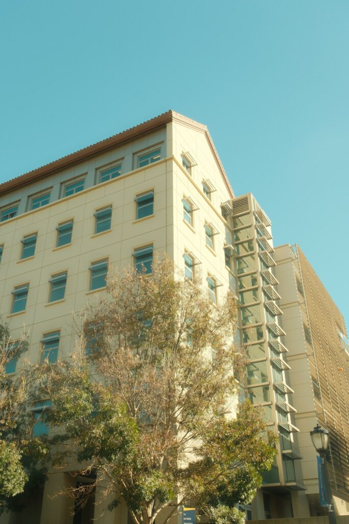 Building Automation Solutions for Life Science Facilities: Enhancing Efficiency and Compliance
